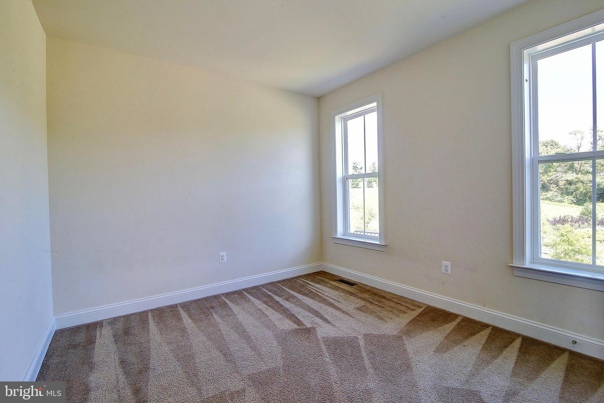 726 Potomac View Pkwy, Brunswick, MD 21716 House Rental in Brunswick