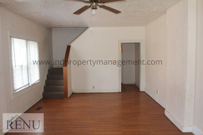 Building Photo - 3 Bedroom East Side Duplex