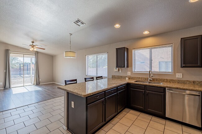 Foto del edificio - 8220 N Freshwater Ln