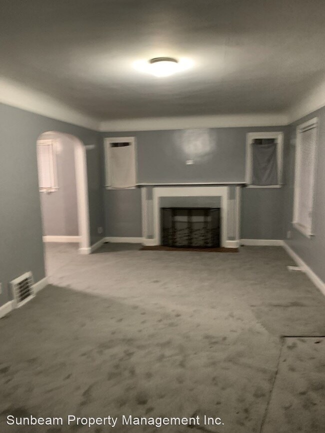 Building Photo - 3 br, 1 bath House - 16541 Robson