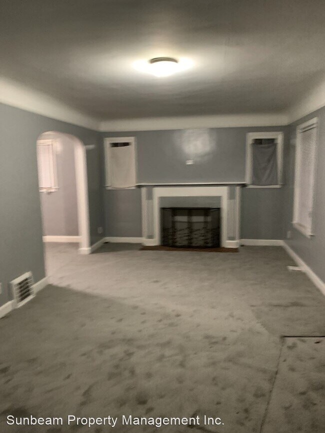 Foto del edificio - 3 br, 1 bath House - 16541 Robson