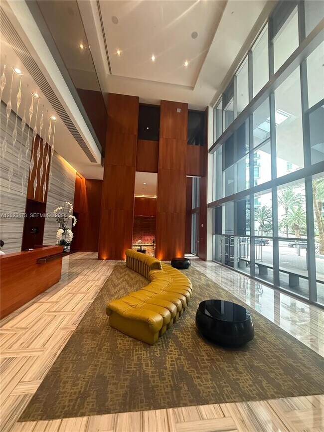 Foto del edificio - 1300 Brickell Bay Dr