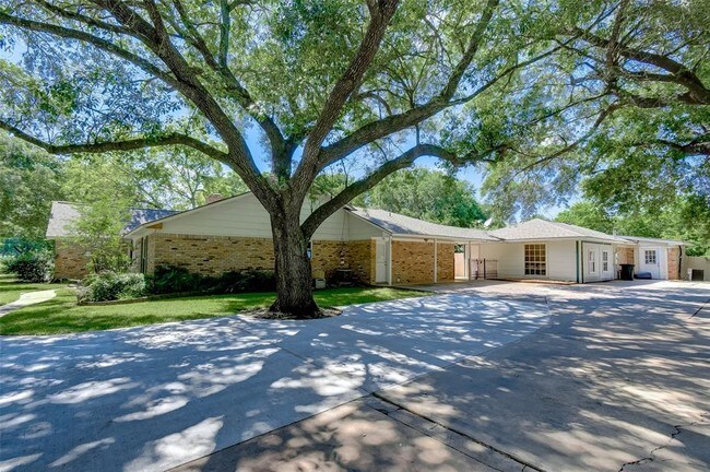 Building Photo - 26506 Willow Ln
