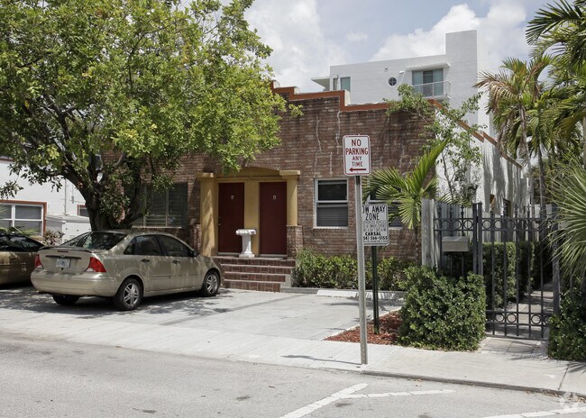 Building Photo - 905 SE 2nd Ct