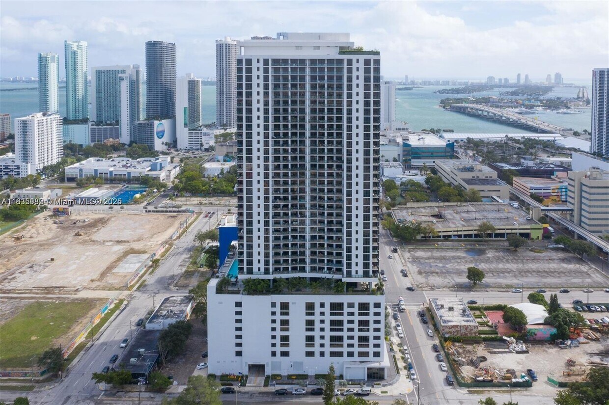 Foto principal - 1600 NE 1st Ave