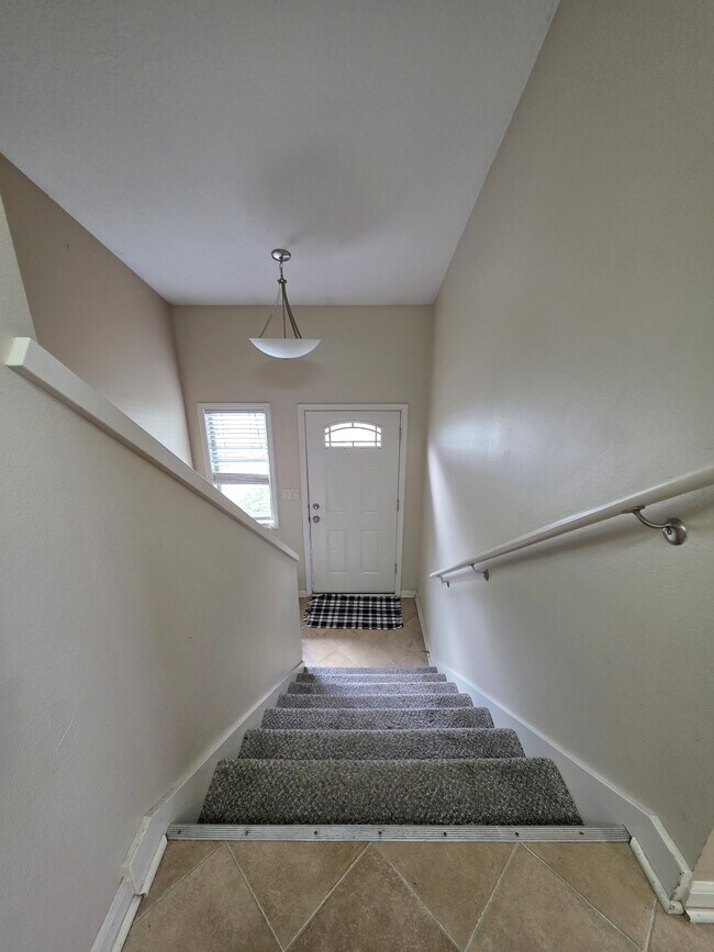 Foto del edificio - 3817 Marigold Dr