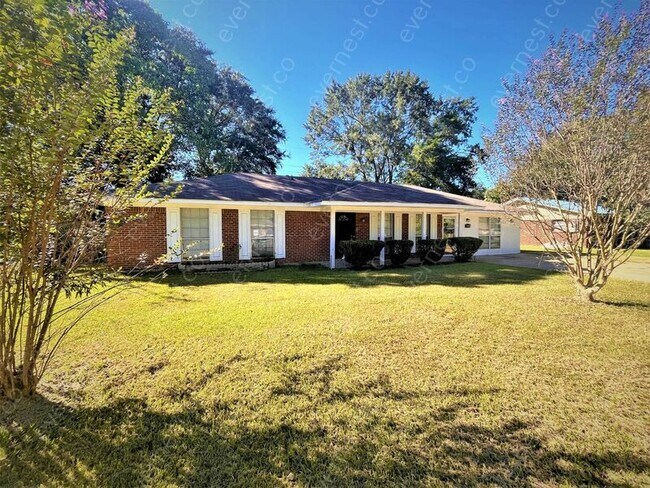 Foto del edificio - 5825 Cypress Trail