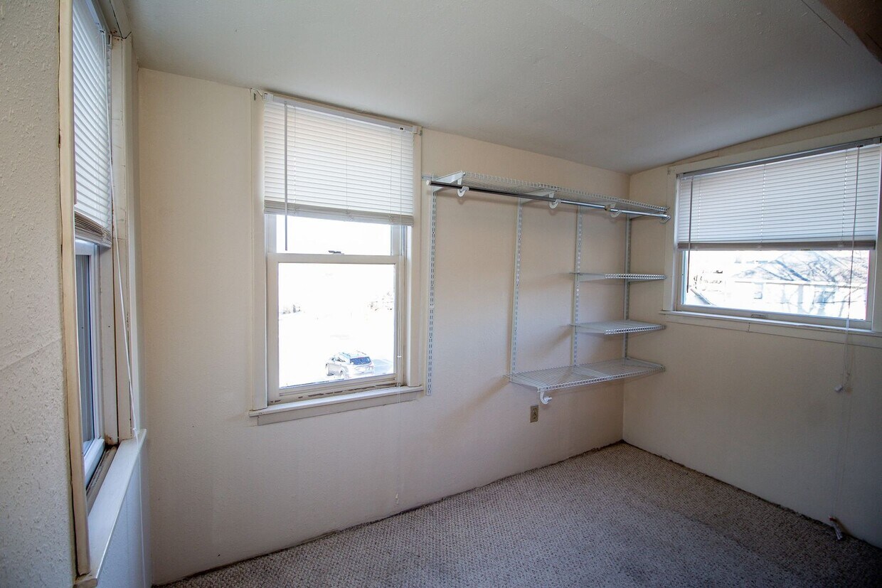 Primary Photo - 1107-1109 E Walnut