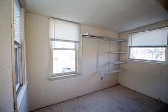 Building Photo - 1107 E Walnut St