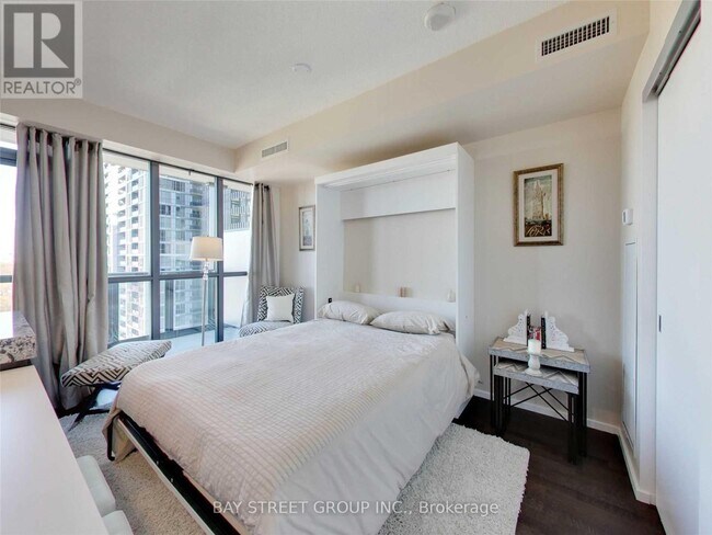 Photo du bâtiment - 101 Charles St E