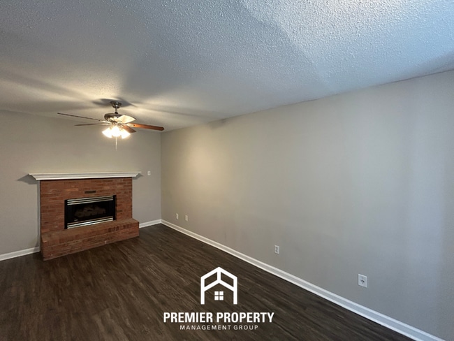 Foto del edificio - 8288 Cedarbrush Dr