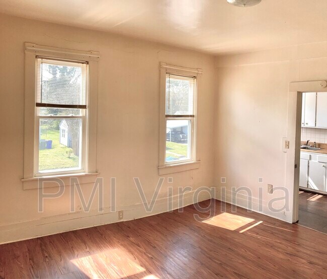 Foto del edificio - 4802 Norvella Ave