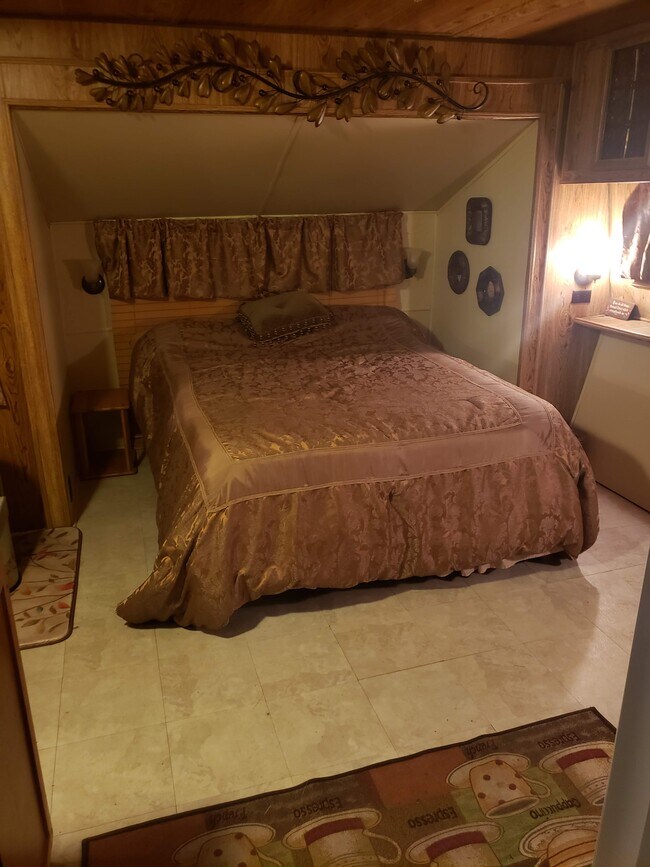 Building Photo - 92 1st St