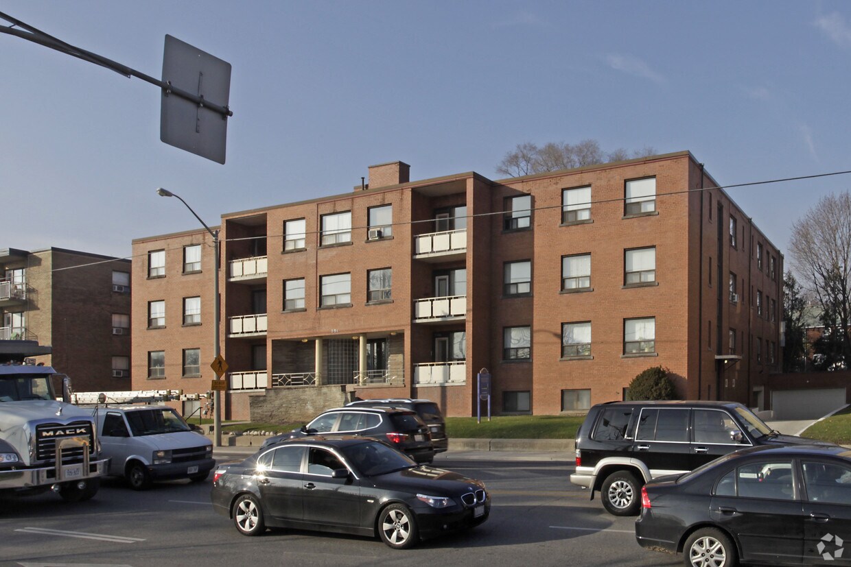 Photo du bâtiment - 894 Eglinton Ave E