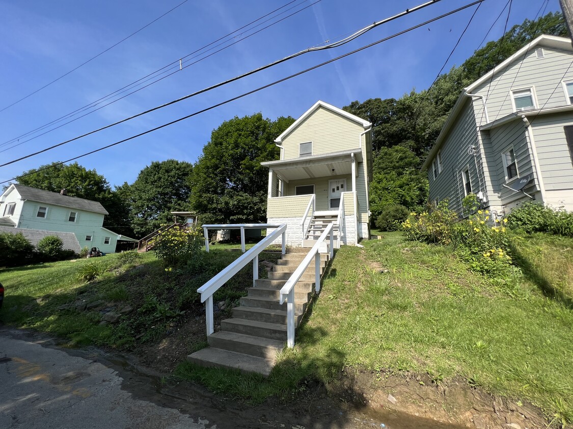 Foto principal - 832 Western St