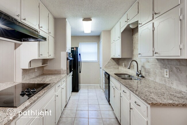 Building Photo - 6596 Old Mill Cir