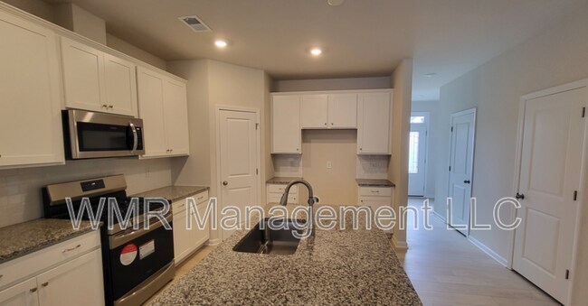 Foto del edificio - 15612 Country House St