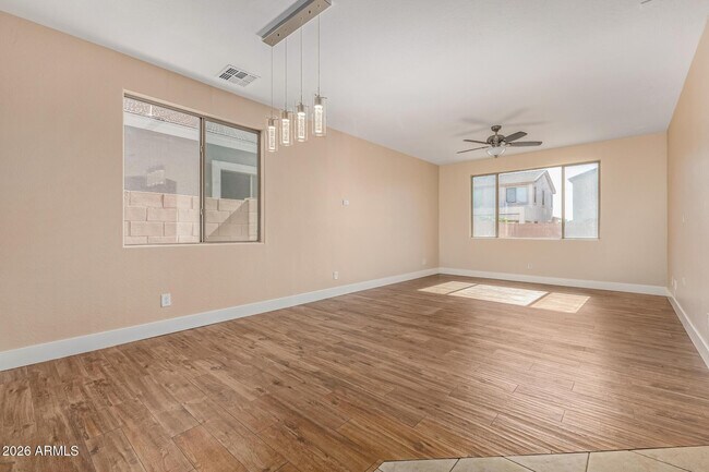 Foto del edificio - 10625 E Knowles Ave