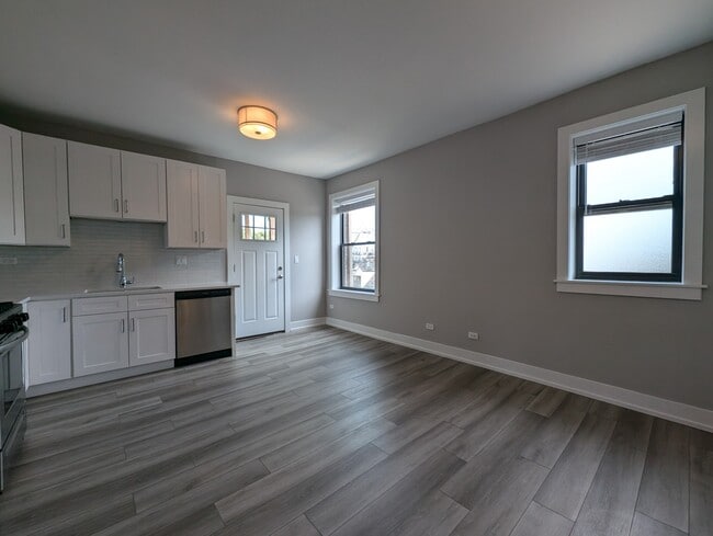 Building Photo - 3902 N Janssen Ave
