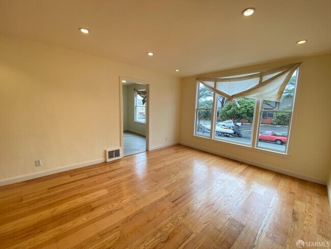 Building Photo - 3131 Quintara St
