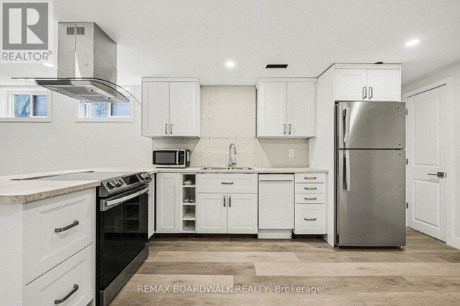 Building Photo - 2486 Kaladar Ave