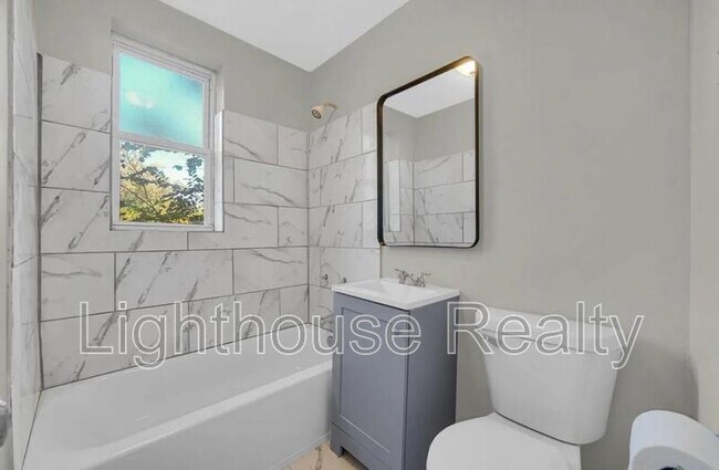 Building Photo - 1319 Marshall St