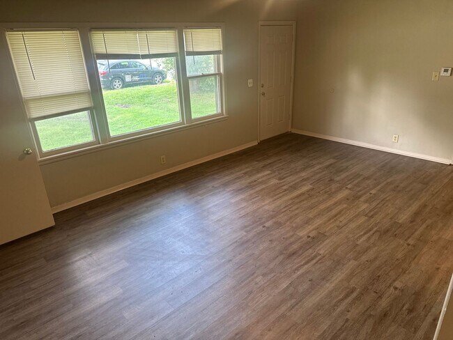 Foto del edificio - 3-Bed, 2-Bath Springdale Home with Split F...
