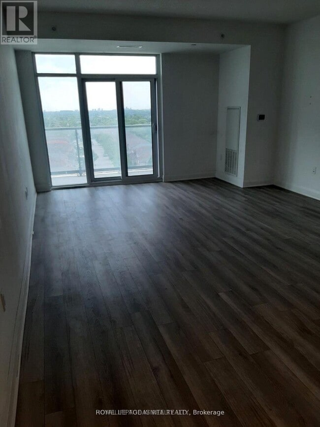 Photo du bâtiment - 3220 Sheppard Ave E