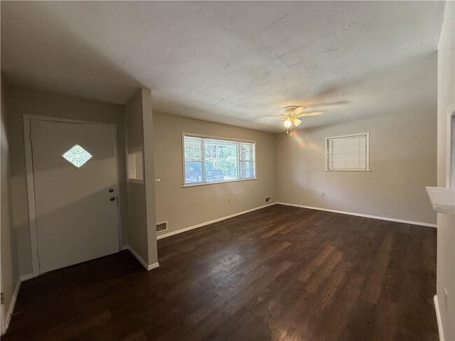 Building Photo - 209 Russell Dr