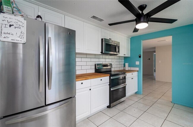 Building Photo - 8119 San Jacinto Ave