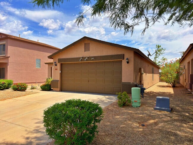 Building Photo - 30479 N Bareback Trail