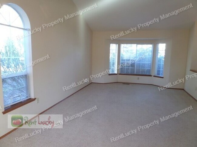 Foto del edificio - Beautiful 3-Bedroom Home in Sought-After F...