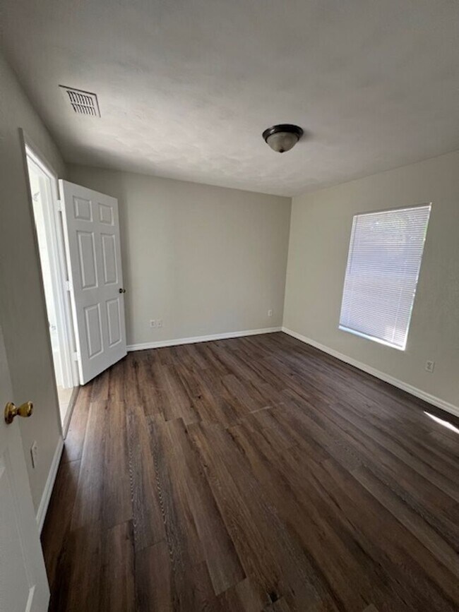 Foto del edificio - 816 Grove Ave