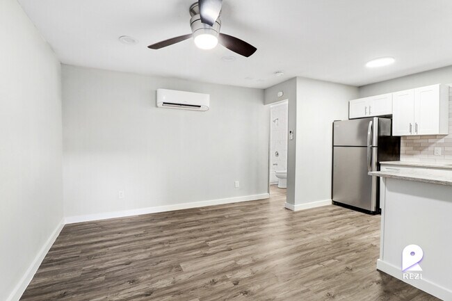 Foto del edificio - 1211 W 8th St