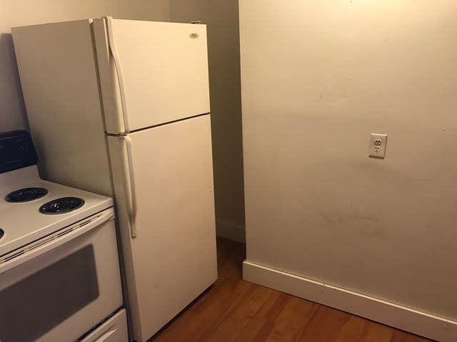 Building Photo - 484 3rd St