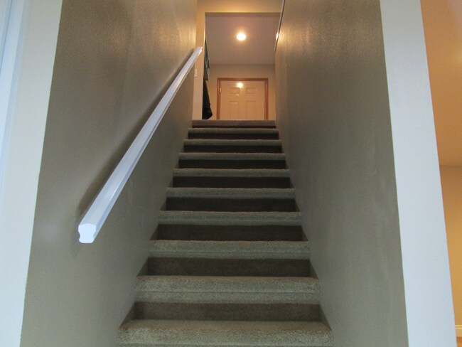 Building Photo - 2545 Lewis Ave