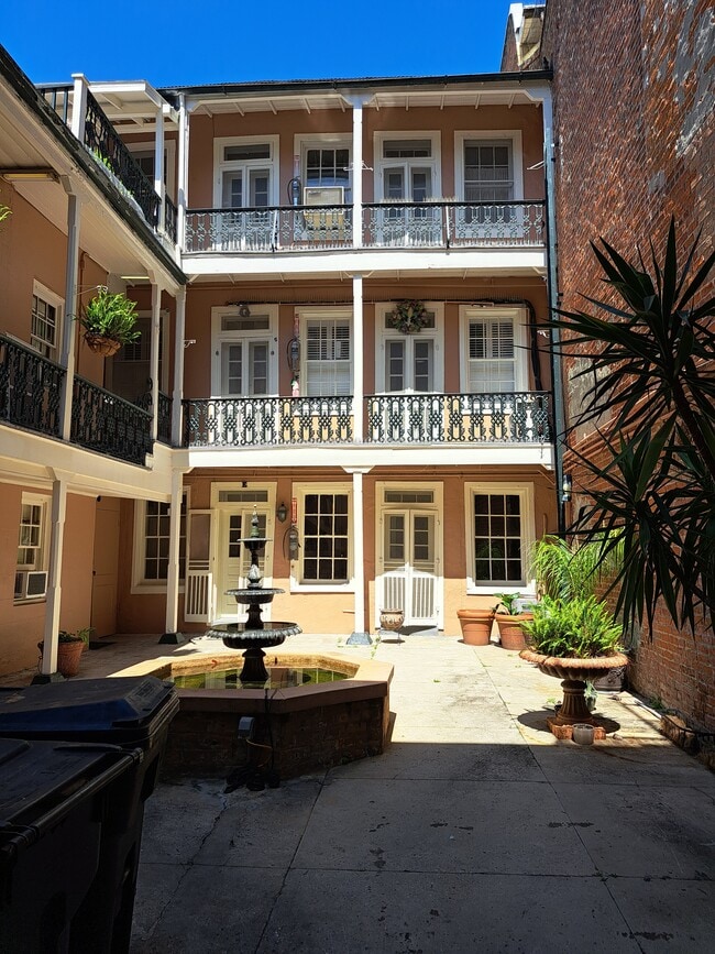 Building Photo - 711 Royal St