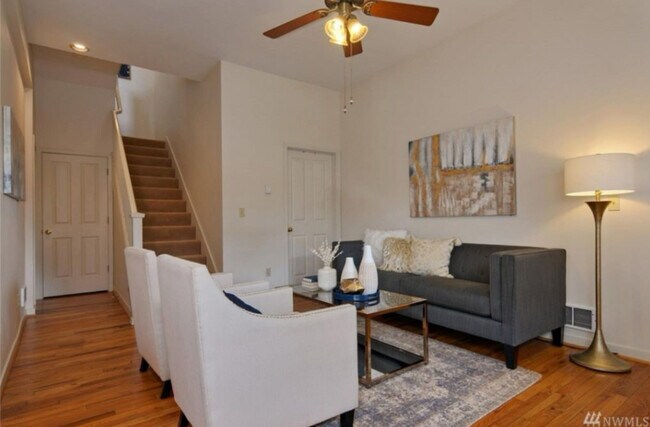 Sala de estar - 1804 10th Ave W