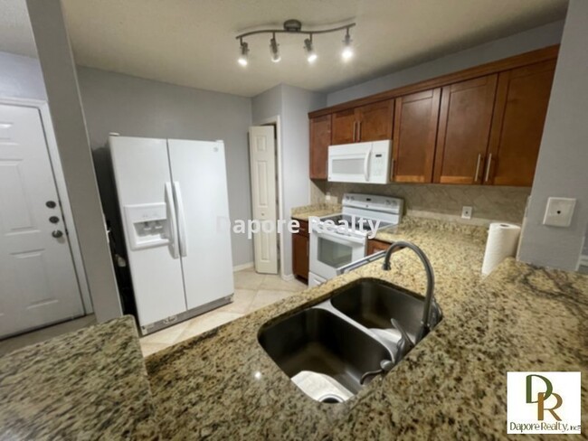 Foto del edificio - Move In Ready 2 Bed, 2 Bath, Bottom Floor ...