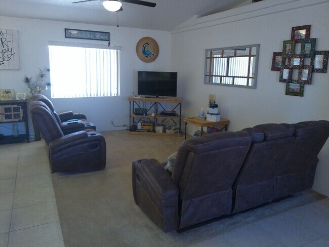 Building Photo - Winter Rental