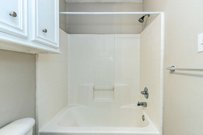 Foto del edificio - 3 bedroom 3 Bath House plus office