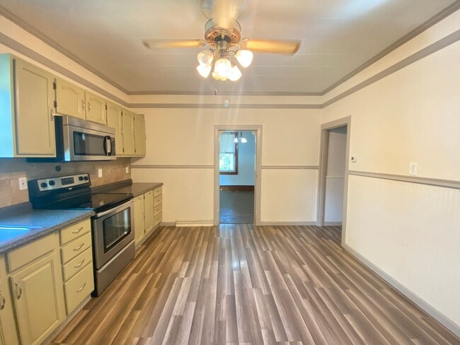 Building Photo - Your New Home in Dallastown!!