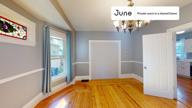 Foto del edificio - Room in Shared 7 bed/2 bath home in Allston