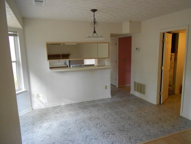 Building Photo - 2630 Garland Way