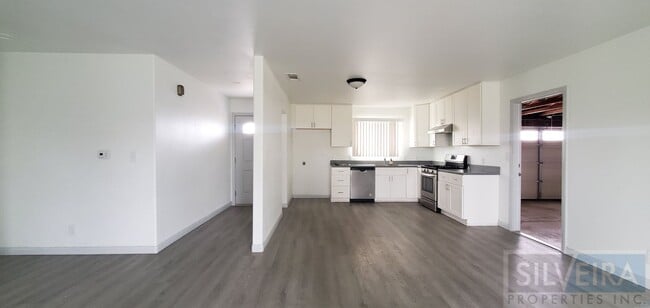 Foto del edificio - Four bedroom house available!