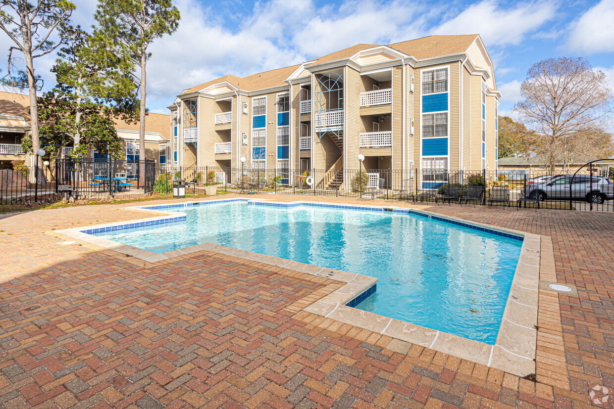 Foto principal - Woodlake Apartments