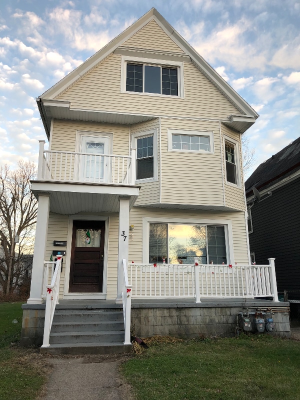 Primary Photo - 37 Holland Pl