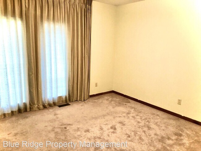 Building Photo - 3 br, 2 bath House - 1602 E. Jackson Blvd.