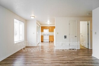 Building Photo - 8590 SE 72nd Ave