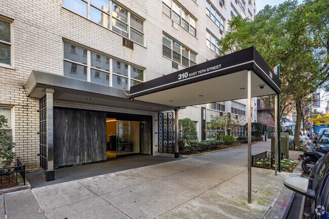 Entrance - 310 E 70th St